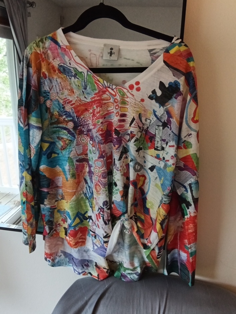 Inoah Multicolor Abstract Print V-Neck Women's Top